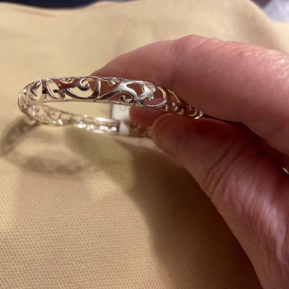 NWT beautiful filagree bracelet